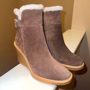 Franco Sarto Suede Wedge Lined Boots Size 8 Womens in Nougat NWOB